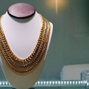 Meet your Posher, Adan